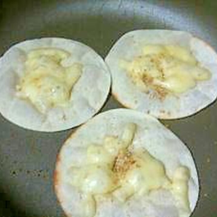 フライパンで簡単 餃子の皮でおつまみピザ レシピ 作り方 By Summmy 楽天レシピ フライパンで簡単 餃子の皮でおつまみピザ レシピ 作り方 By Summmy 楽天レシピ